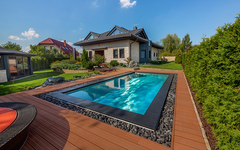 Krásný nerezový bazén- realizace společnosti Imaginox u rodinného domu